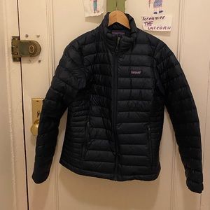 Patagonia Down Sweater size medium in navy